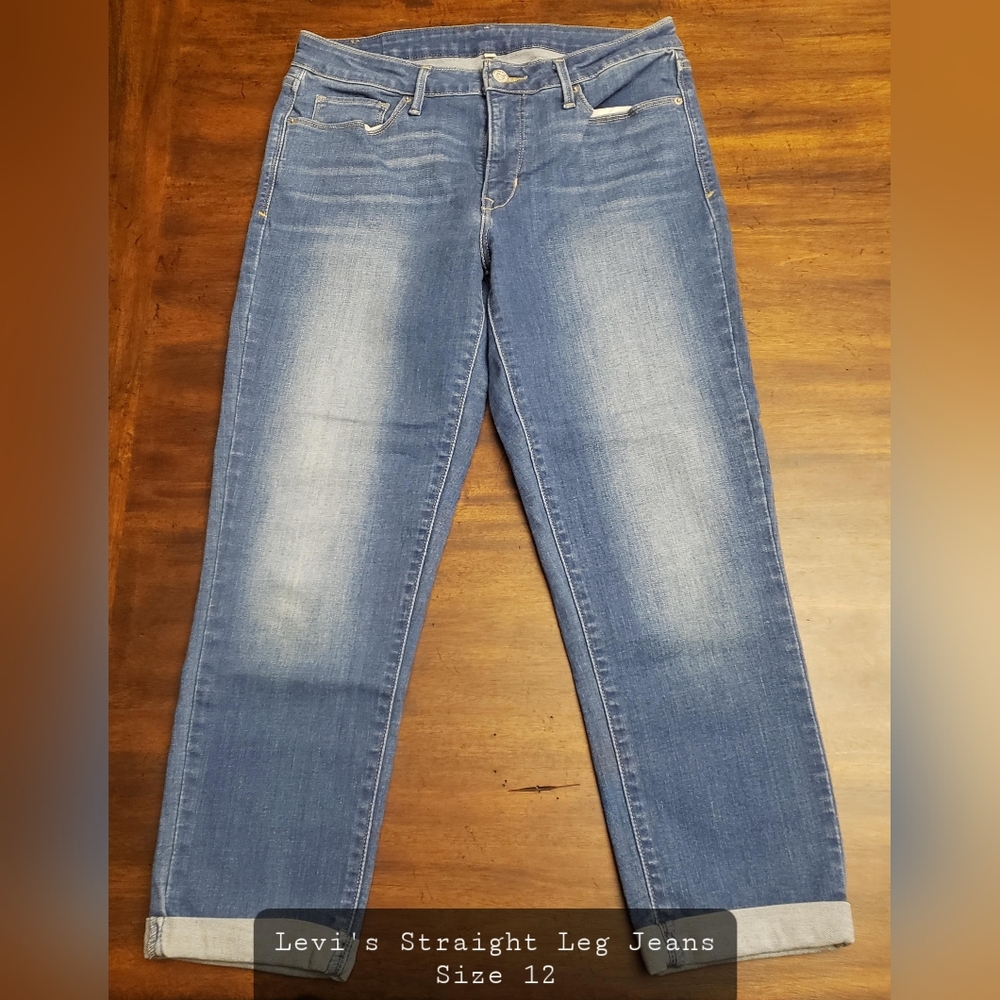 Levi's Straight Leg Jeans